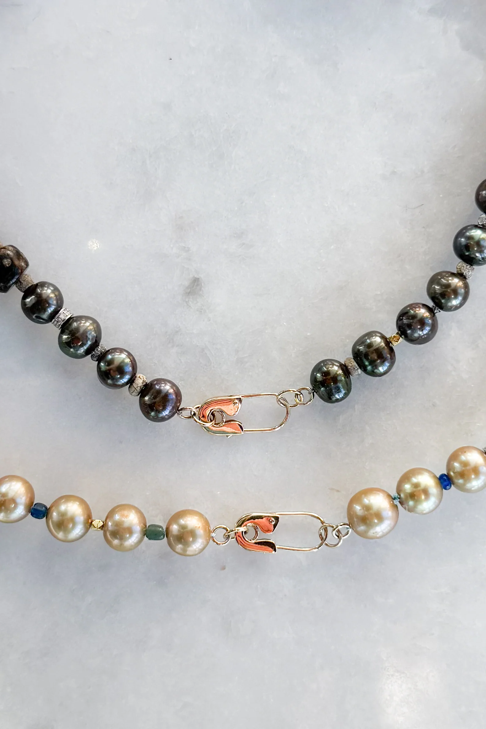 Metallic Nila Pearl Necklace - Image 5