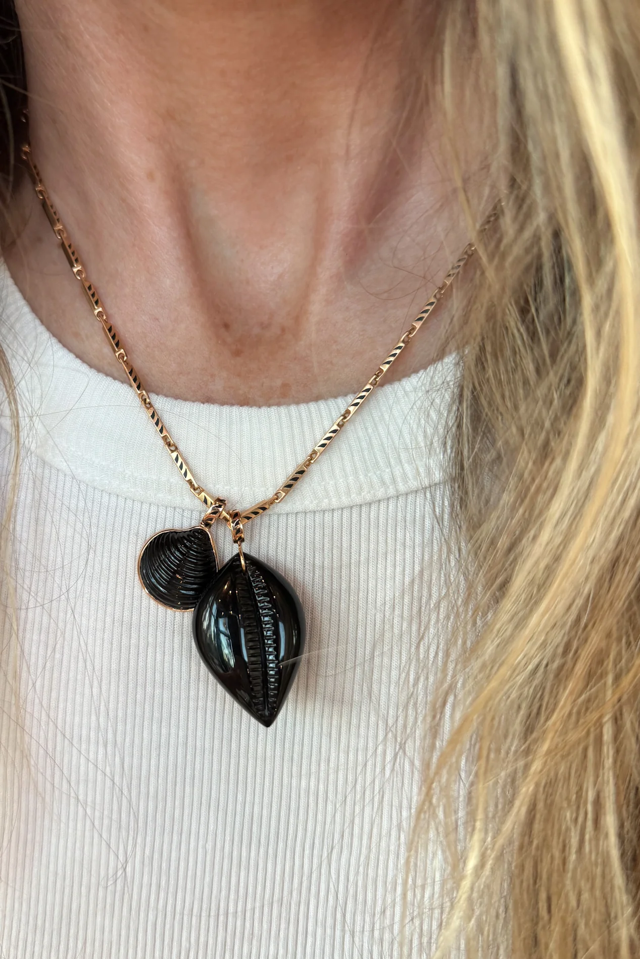 Petite Venus Onyx Charm - Image 4